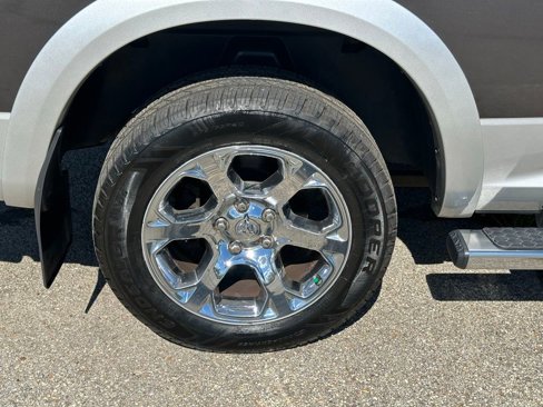 Used 2015 RAM 1500 Laramie w/ Convenience Group image 9