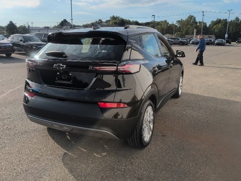 Used 2023 Chevrolet Bolt EUV LT w/ Comfort Package image 7