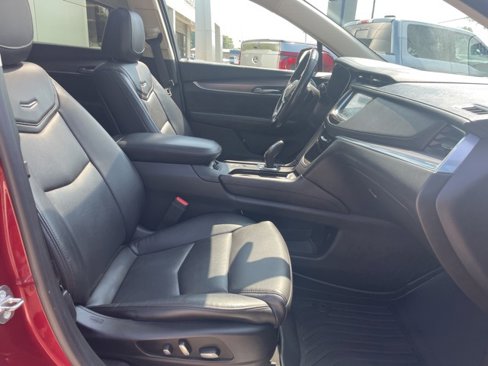 Used 2018 Cadillac XT5 Luxury image 16
