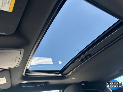 Used 2018 Dodge Challenger SXT w/ Blacktop Package image 5