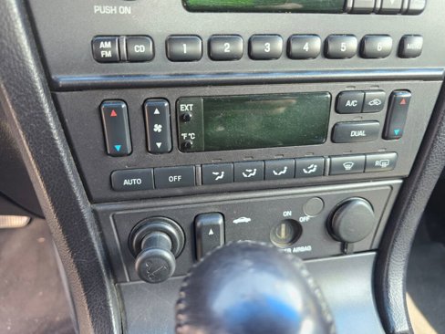 Used 2003 Ford Thunderbird image 26