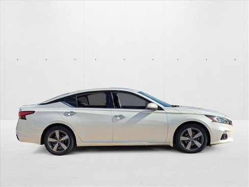 Used 2019 Nissan Altima 2.5 SV image 3