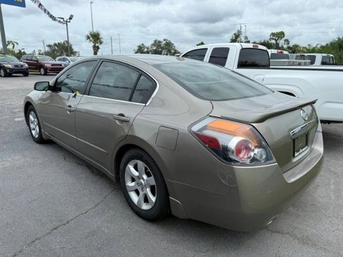 Used 2007 Nissan Altima 3.5 SL w/ Technology Pkg image 6