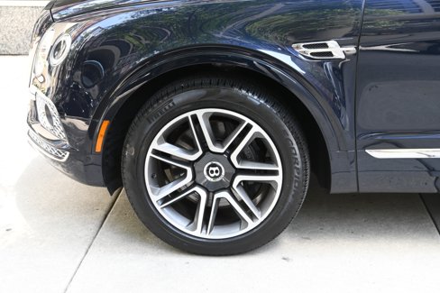 Used 2018 Bentley Bentayga image 23