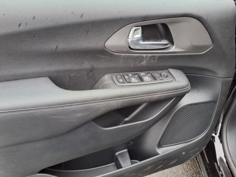 New 2025 Chrysler Voyager LX image 13