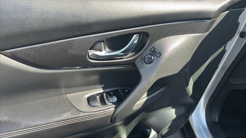 Used 2017 Nissan Rogue SV w/ SV Family Package image 24