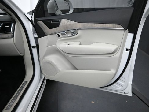 Certified 2024 Volvo XC90 B6 Ultimate w/ Protection Package Premier image 39