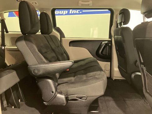 Used 2018 Dodge Grand Caravan SE image 41