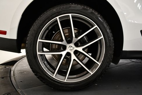 Used 2025 Porsche Macan image 18