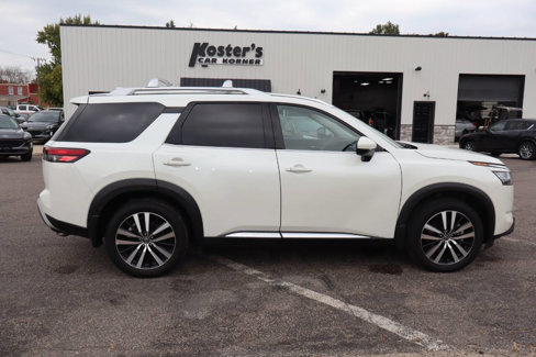 Used 2024 Nissan Pathfinder Platinum w/ Black Appearance Package image 9