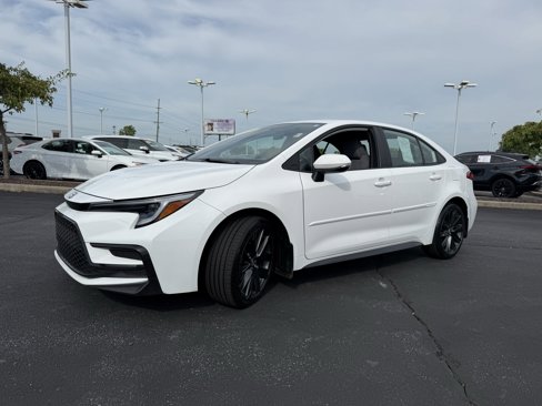 Used 2025 Toyota Corolla SE image 4