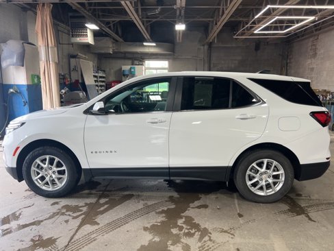 Used 2023 Chevrolet Equinox LT image 2