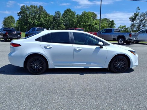 Used 2025 Toyota Corolla LE image 3