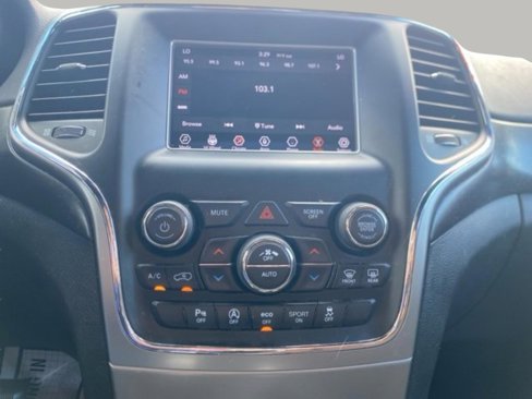 Used 2018 Jeep Grand Cherokee Laredo image 25