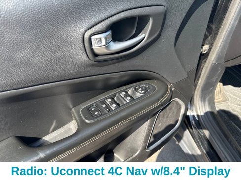 Used 2017 Jeep Compass Latitude w/ Popular Equipment Group image 11