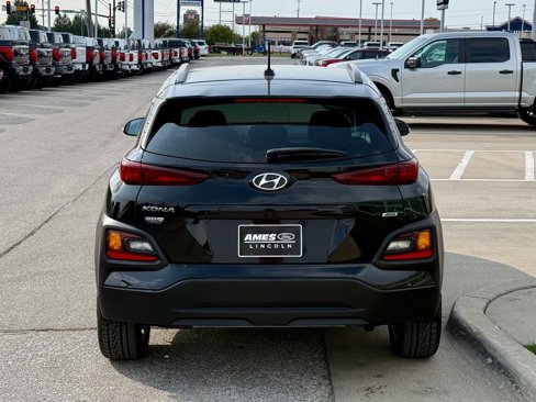 Used 2021 Hyundai Kona SEL w/ Cargo Package image 4