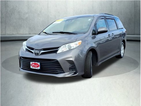 Certified 2019 Toyota Sienna LE image 3