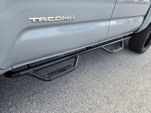 Used 2018 Toyota Tacoma TRD Sport image 39