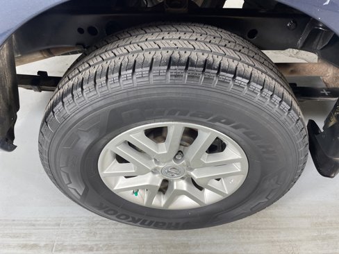 Used 2017 Nissan Frontier SV image 10