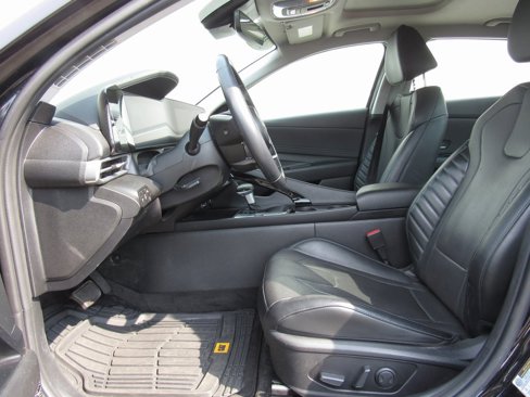 Used 2023 Hyundai Elantra Limited image 10
