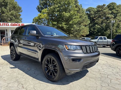 Used 2018 Jeep Grand Cherokee Altitude image 1