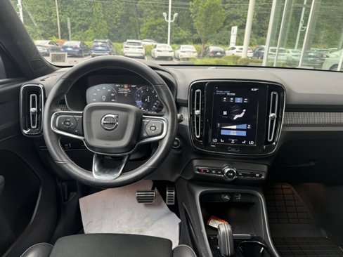 Used 2021 Volvo XC40 T5 R-Design w/ Climate Package image 12