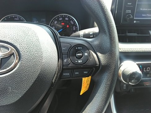 Used 2022 Toyota RAV4 LE image 7
