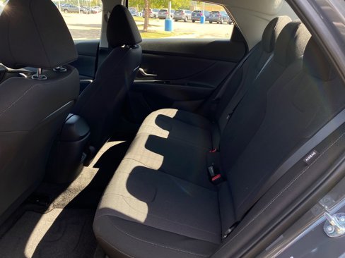 Used 2025 Hyundai Elantra SE w/ Cargo Package image 26