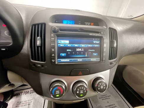 Used 2010 Hyundai Elantra GLS image 13
