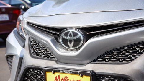 Used 2020 Toyota Camry SE image 3