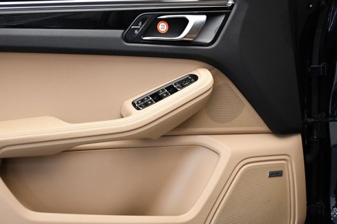Certified 2021 Porsche Macan image 36