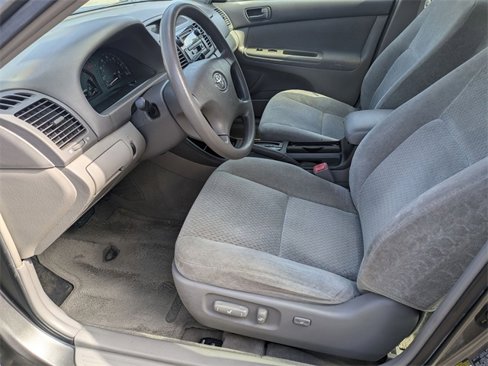 Used 2004 Toyota Camry LE image 10