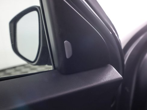 Used 2019 Nissan Kicks SR image 33