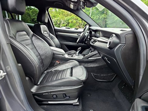 Used 2018 Alfa Romeo Stelvio Ti Sport image 39