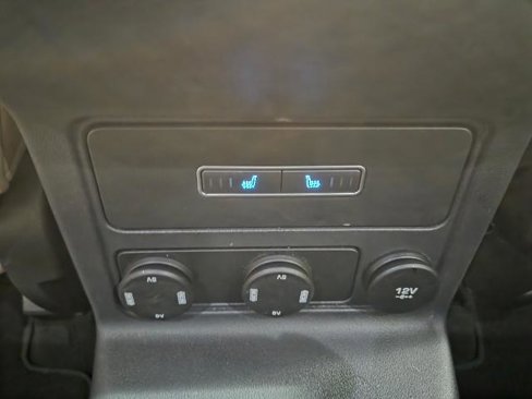 Used 2020 Jaguar F-PACE Premium image 17