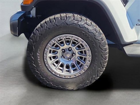 Used 2020 Jeep Gladiator Overland image 2