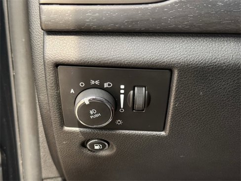 Used 2018 Jeep Grand Cherokee Altitude image 21