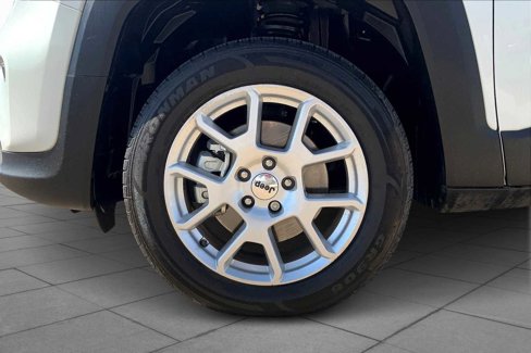 Used 2022 Jeep Renegade Latitude w/ Convenience Group image 10