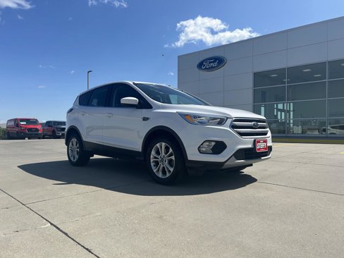 Used 2017 Ford Escape SE image 1