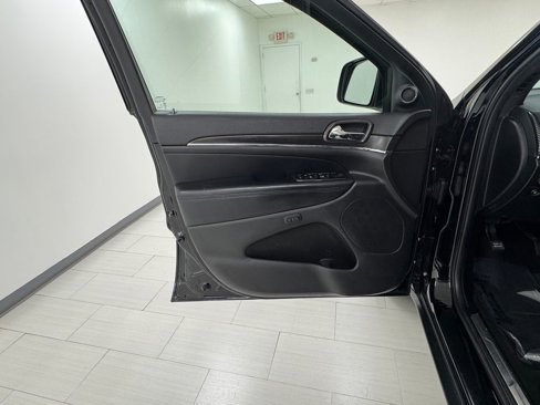 Used 2018 Jeep Grand Cherokee Limited image 9