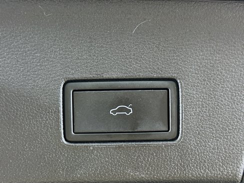 Used 2024 Volkswagen Atlas Cross Sport SE image 35