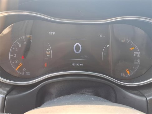 Used 2018 Jeep Grand Cherokee Laredo image 16