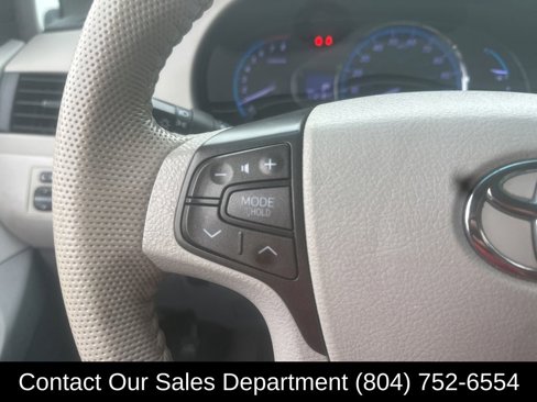 Used 2014 Toyota Sienna XLE image 18