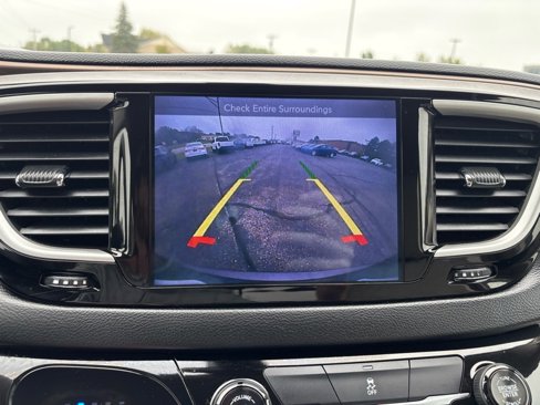 Used 2017 Chrysler Pacifica Touring image 18