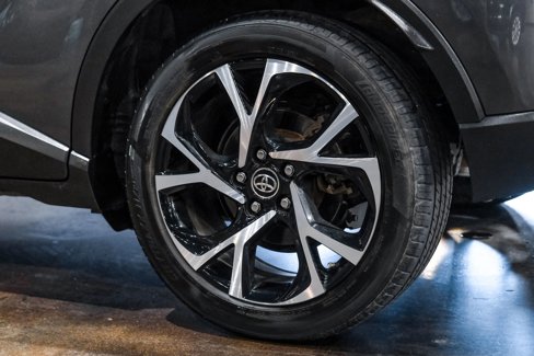 Used 2018 Toyota C-HR XLE image 54