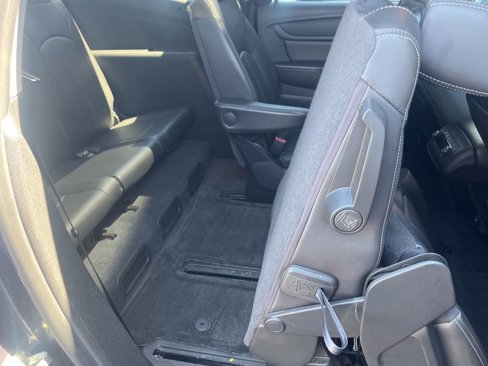 Used 2017 Chevrolet Traverse LT image 34