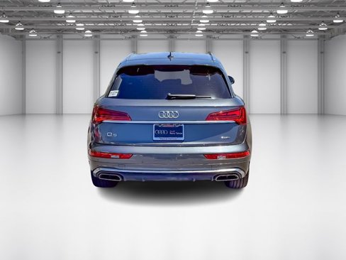 Used 2022 Audi Q5 2.0T Premium w/ Convenience Package image 4