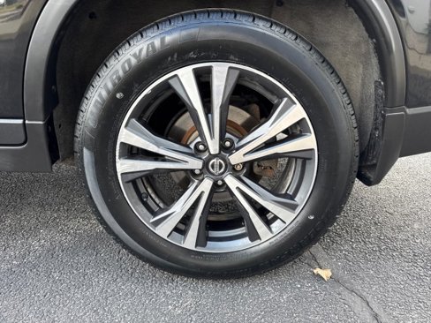 Used 2020 Nissan Rogue SV w/ Premium Package image 11