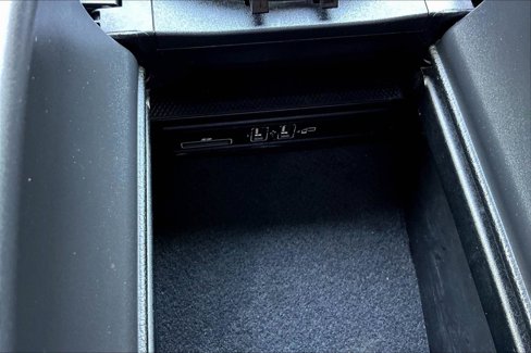 Used 2019 Mercedes-Benz C 300 Sedan image 32
