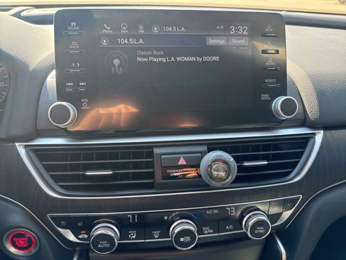 Used 2018 Honda Accord Touring image 7